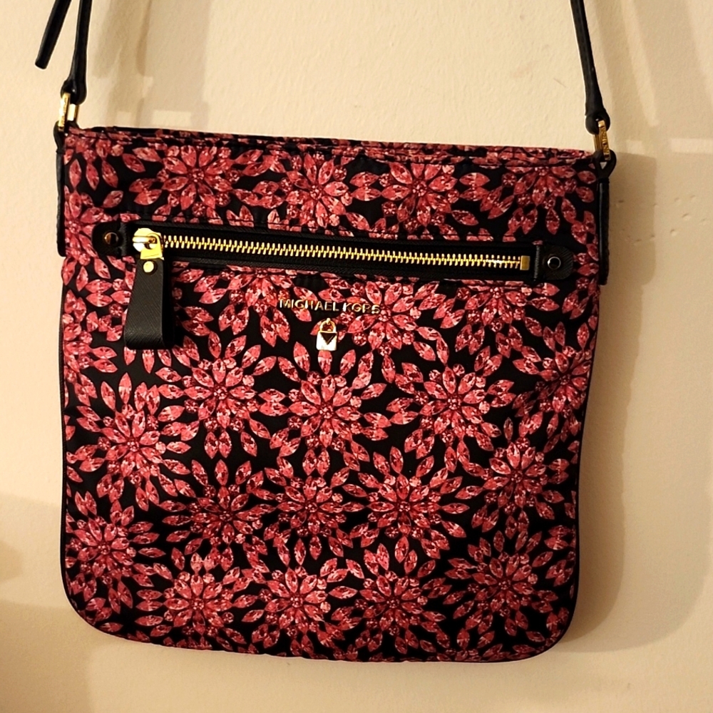 Michael Kors Jet Set Crossbody Bag w/Free Leather Wallet